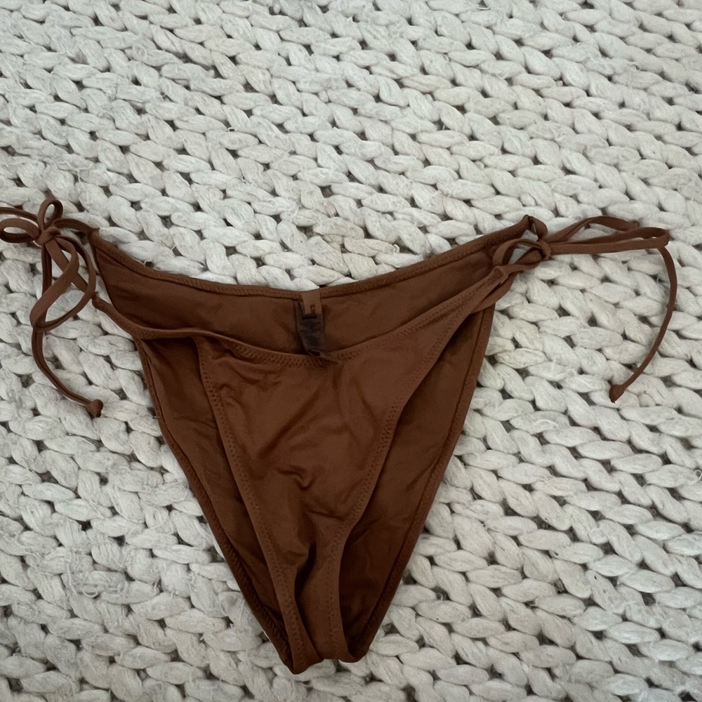 Skims side tie brown bottoms